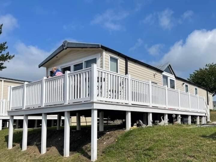 Sea Breeze Cabin Poole Exteriér fotografie