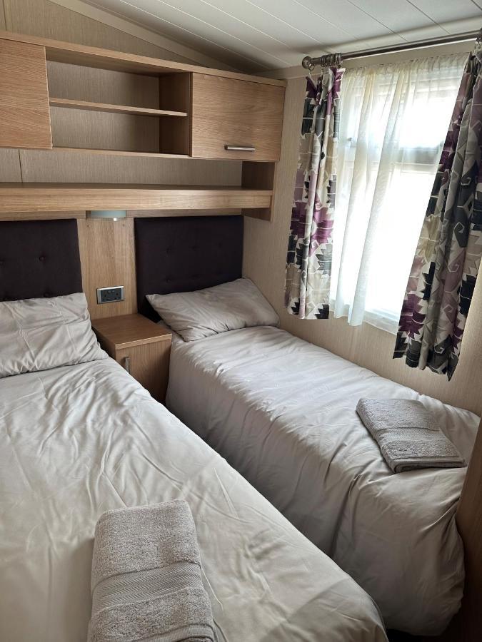 Sea Breeze Cabin Poole Exteriér fotografie
