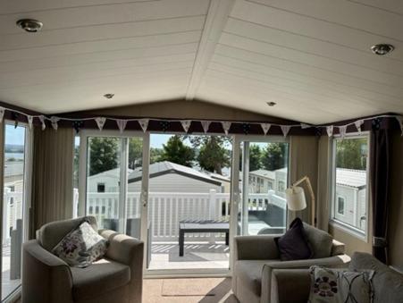 Sea Breeze Cabin Poole Exteriér fotografie