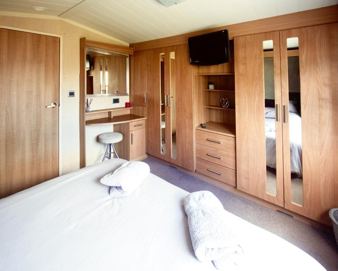 Sea Breeze Cabin Poole Exteriér fotografie