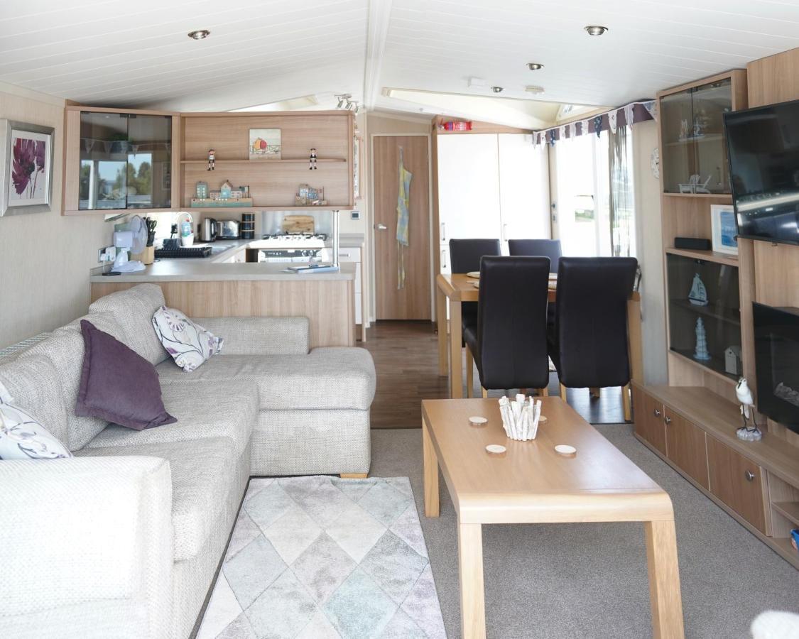 Sea Breeze Cabin Poole Exteriér fotografie