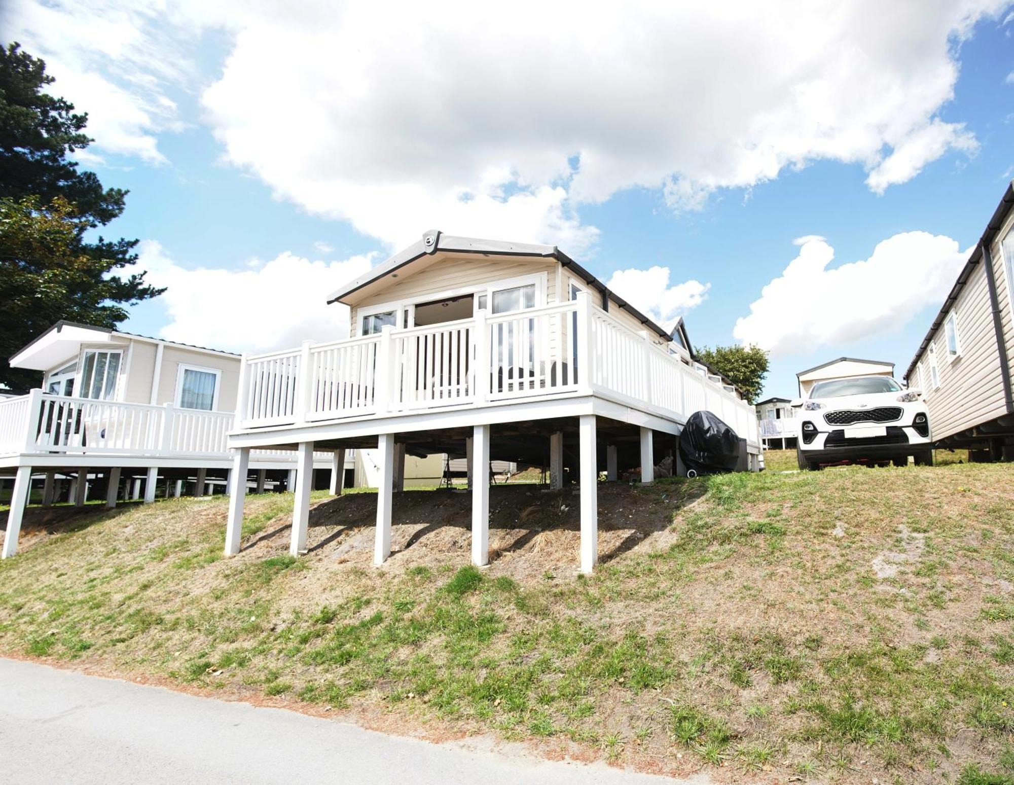 Sea Breeze Cabin Poole Exteriér fotografie
